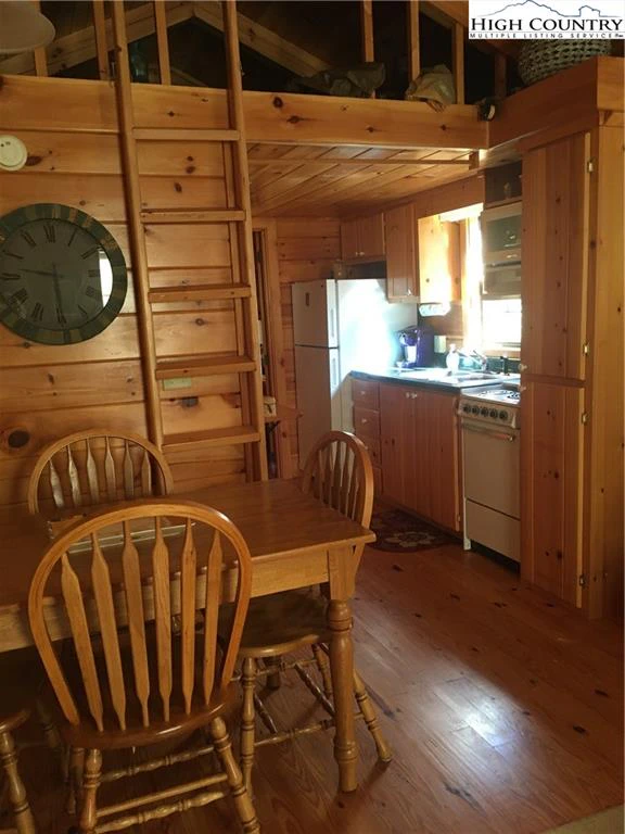 Image number 9 for the current listing