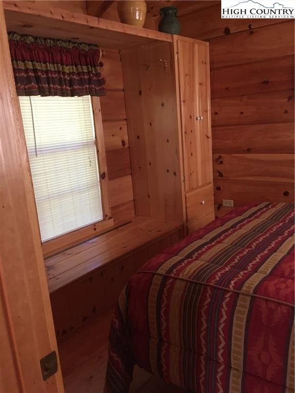 Image number 6 for the current listing