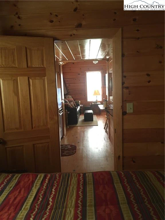 Image number 5 for the current listing