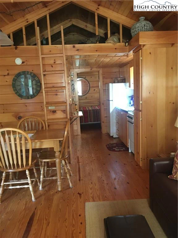 Image number 4 for the current listing