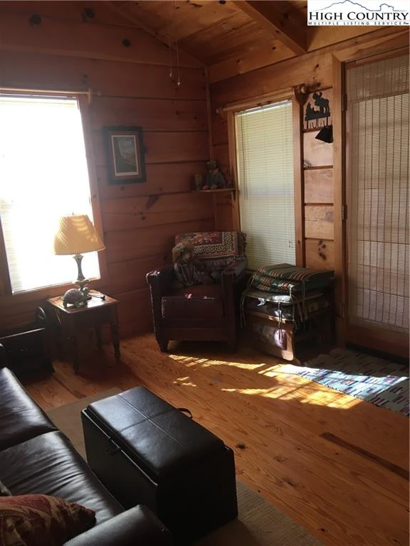 Image number 2 for the current listing