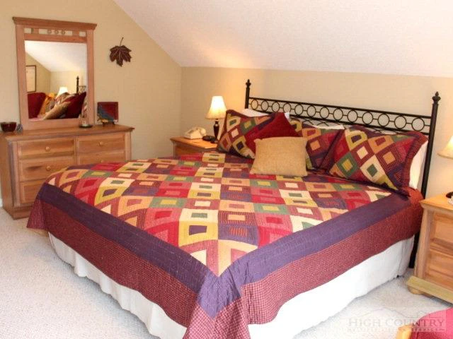 Image number 20 for the current listing