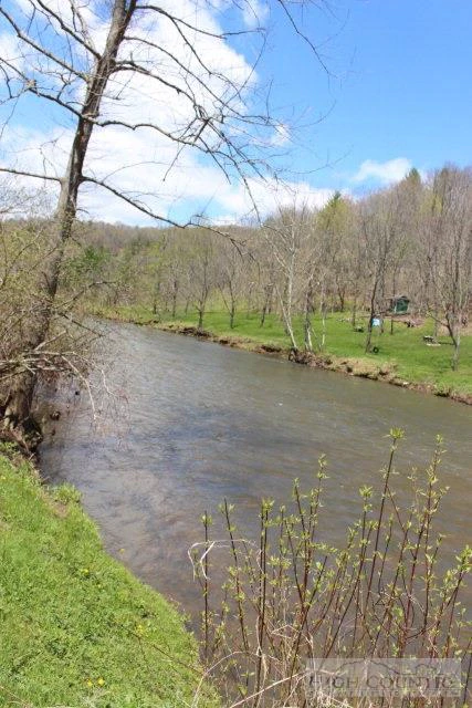 Image number 13 for the current listing