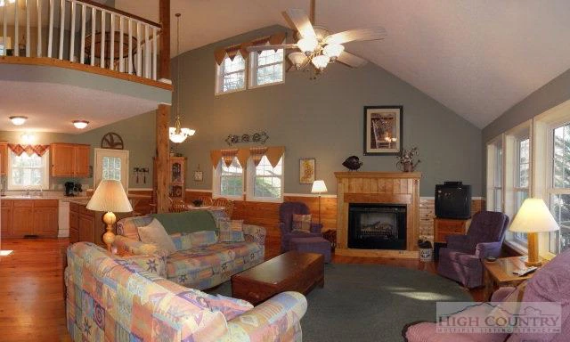 Image number 9 for the current listing
