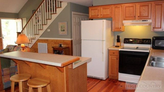 Image number 5 for the current listing