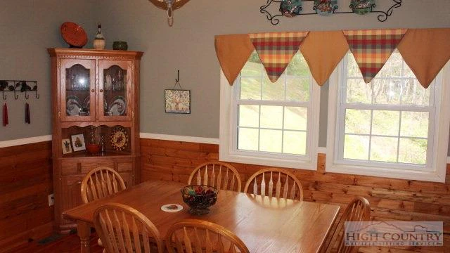 Image number 4 for the current listing