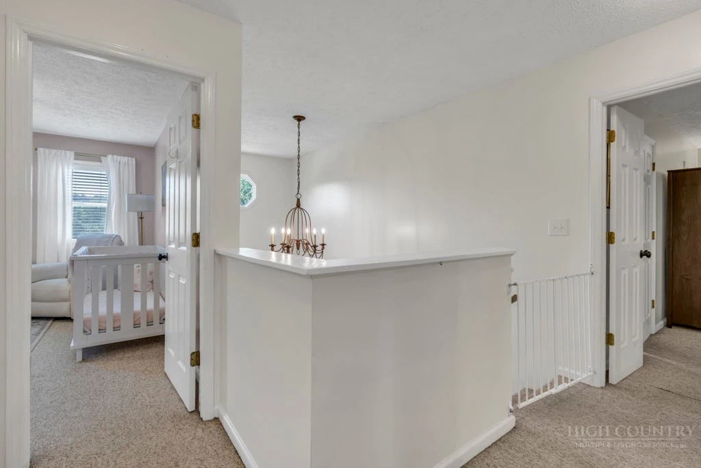 Image number 15 for the current listing