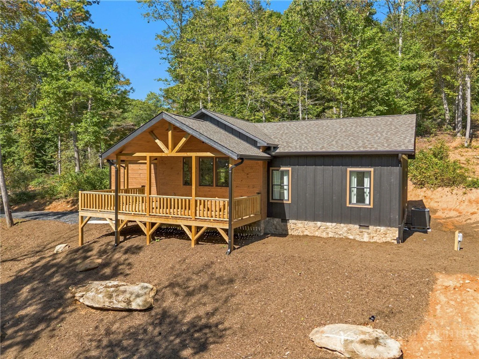 Image number 1 for the current listing