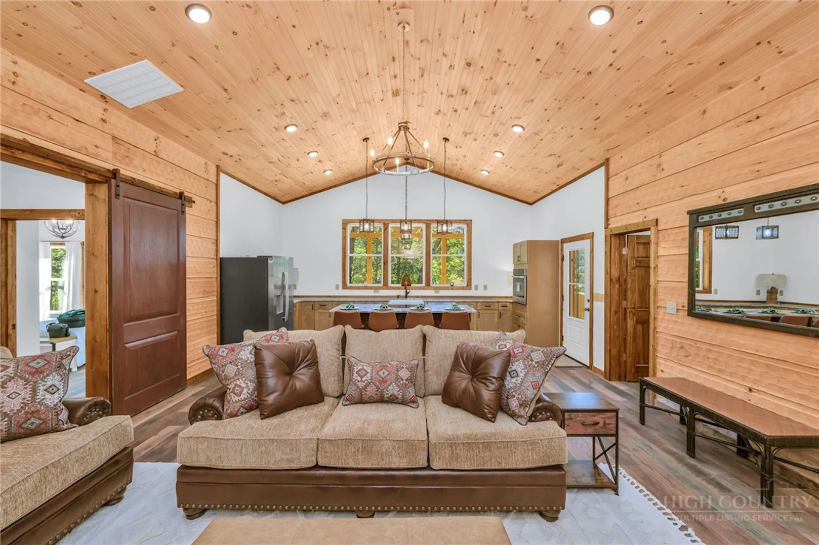 Image number 14 for the current listing