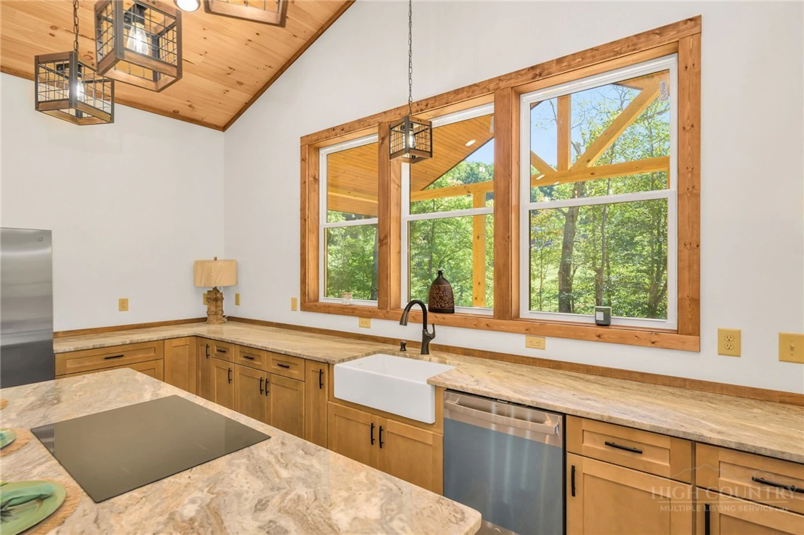 Image number 19 for the current listing