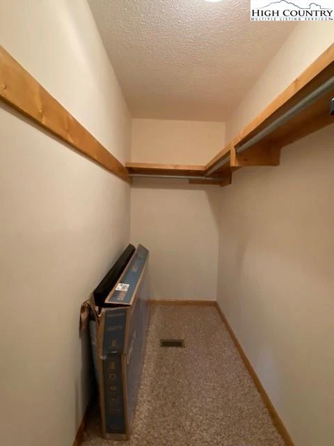 Image number 17 for the current listing