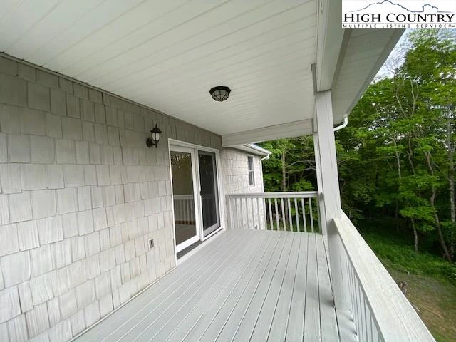 Image number 15 for the current listing