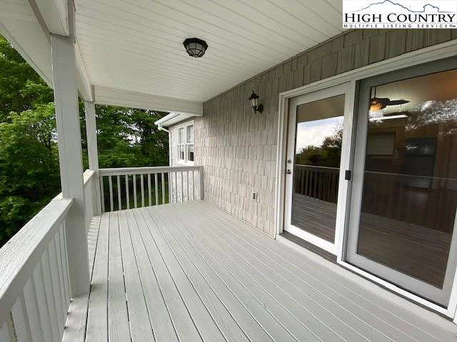 Image number 14 for the current listing