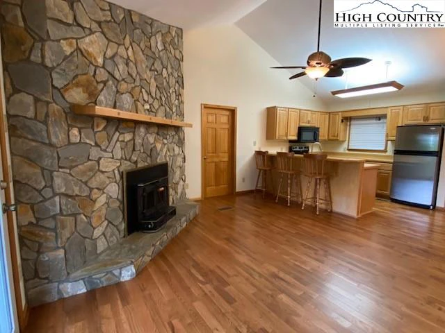 Image number 12 for the current listing