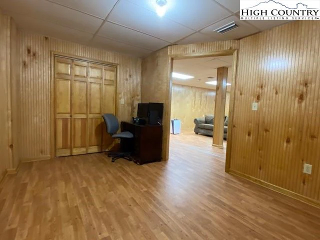 Image number 11 for the current listing
