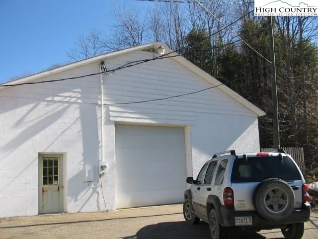 Image number 4 for the current listing