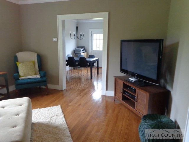 Image number 7 for the current listing