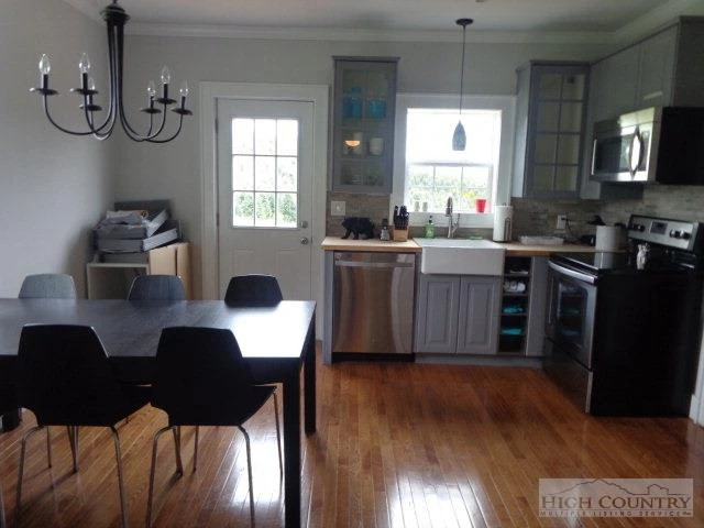 Image number 5 for the current listing