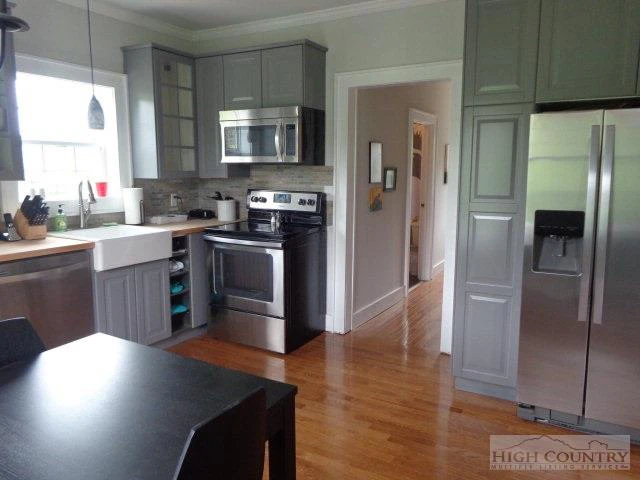 Image number 4 for the current listing