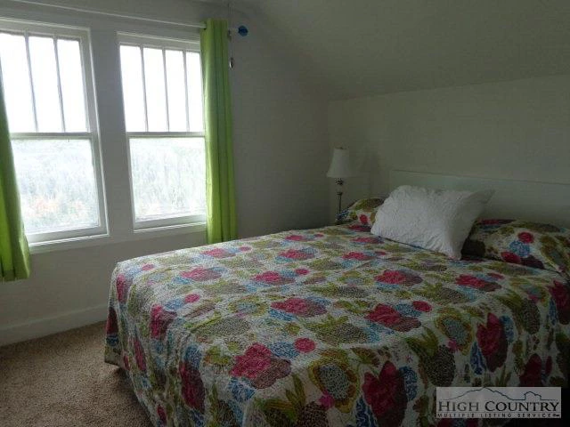 Image number 19 for the current listing