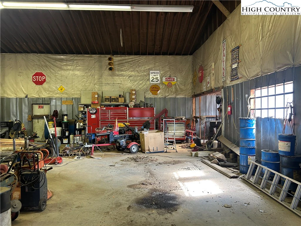 Image number 7 for the current listing