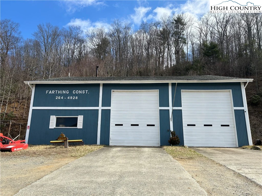 Image number 1 for the current listing