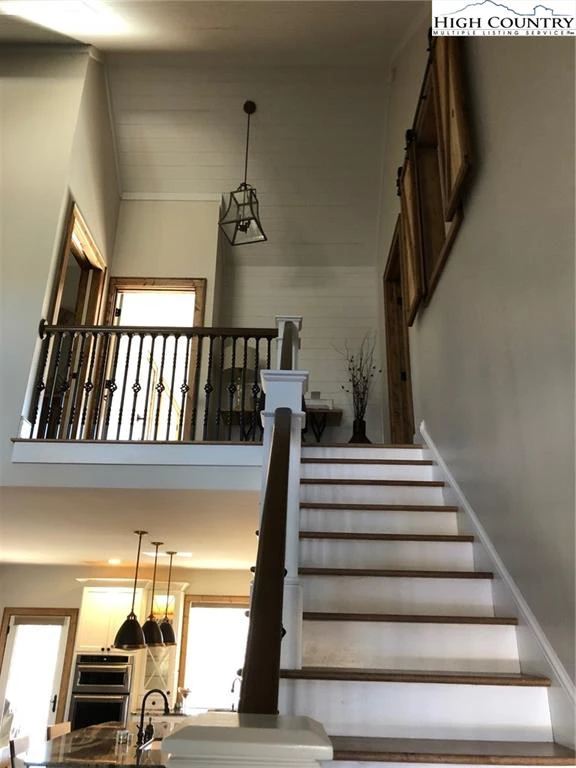 Image number 9 for the current listing