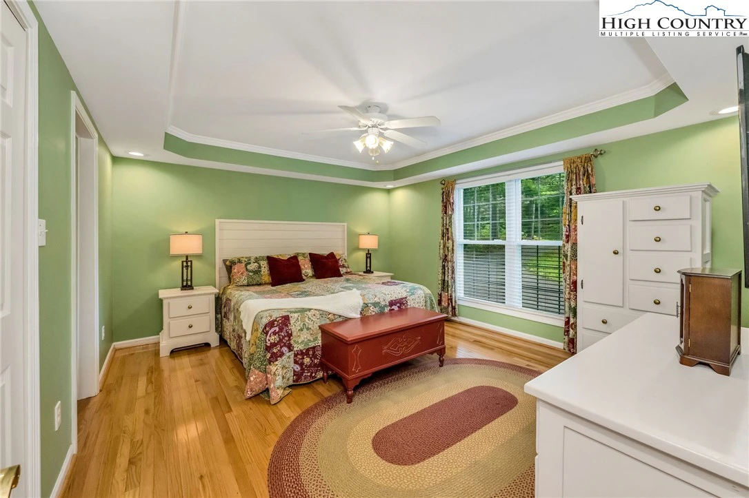 Image number 5 for the current listing
