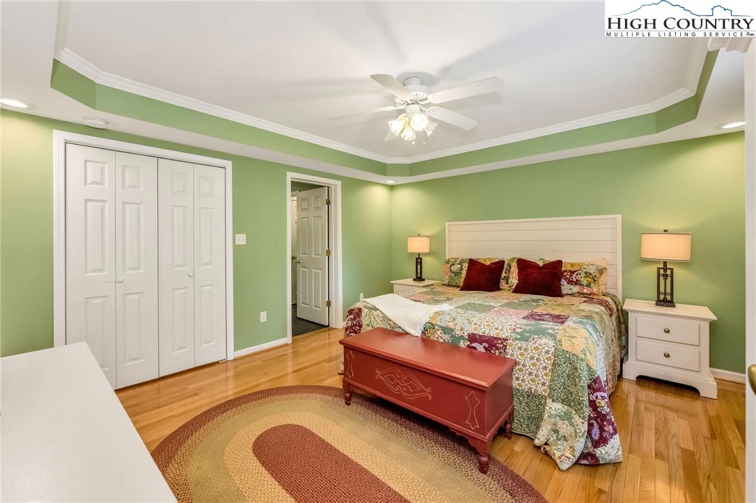 Image number 6 for the current listing