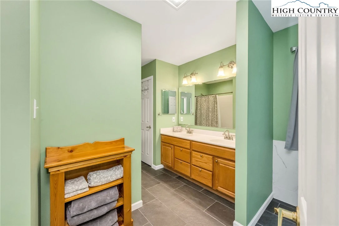 Image number 7 for the current listing
