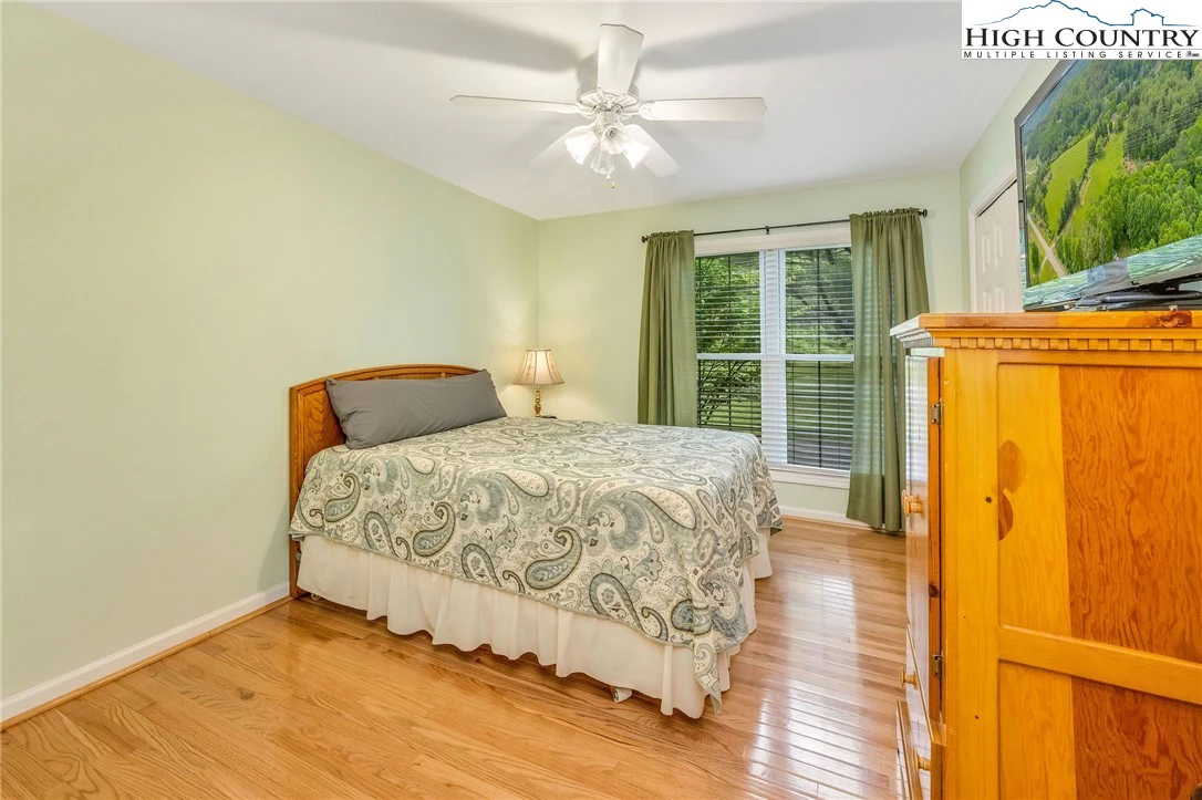Image number 13 for the current listing