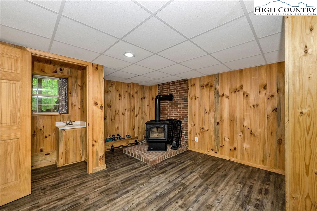 Image number 18 for the current listing