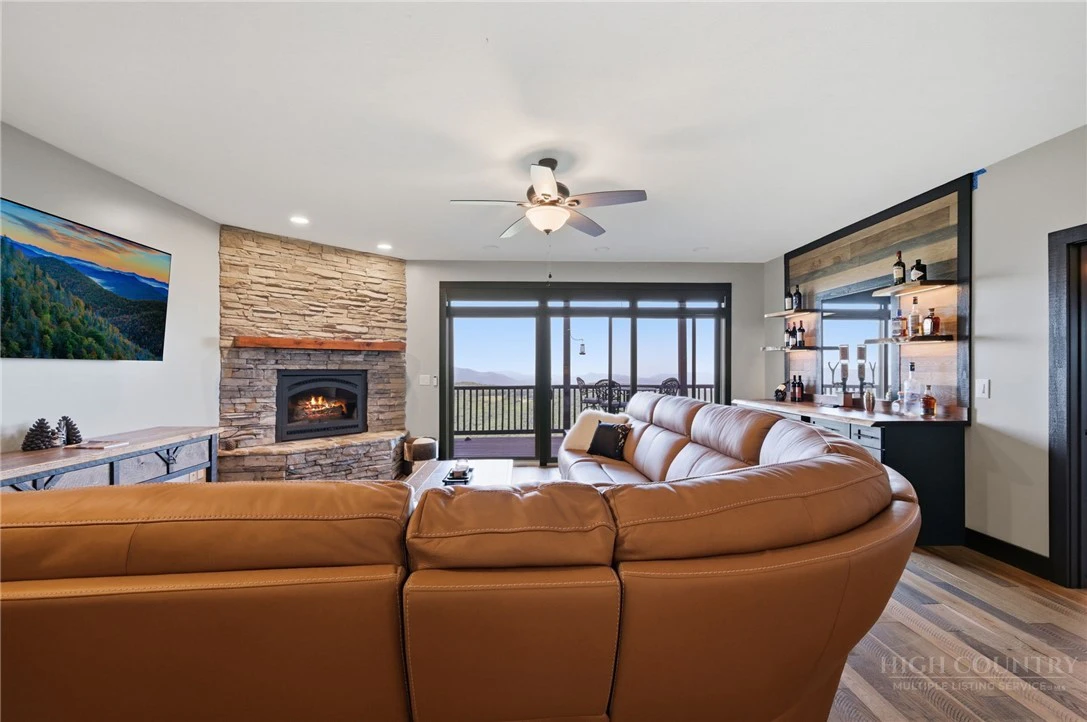 Image number 7 for the current listing