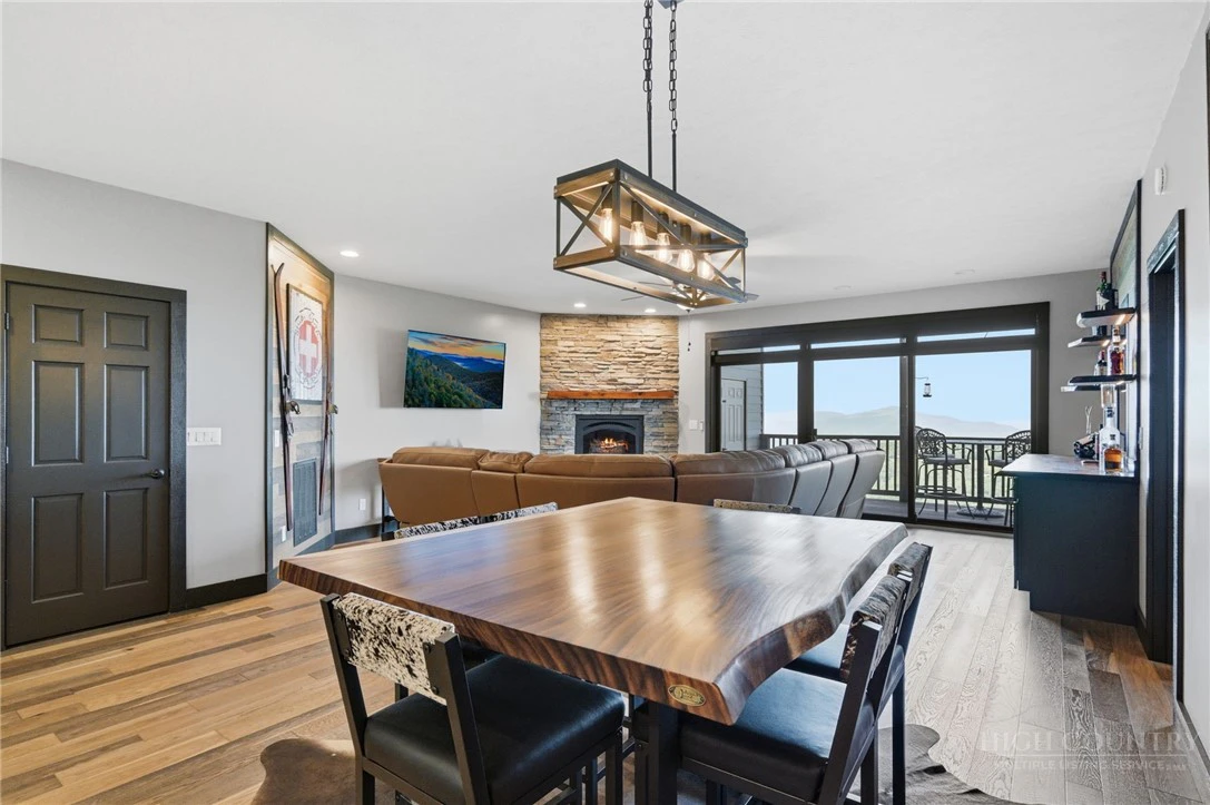 Image number 8 for the current listing