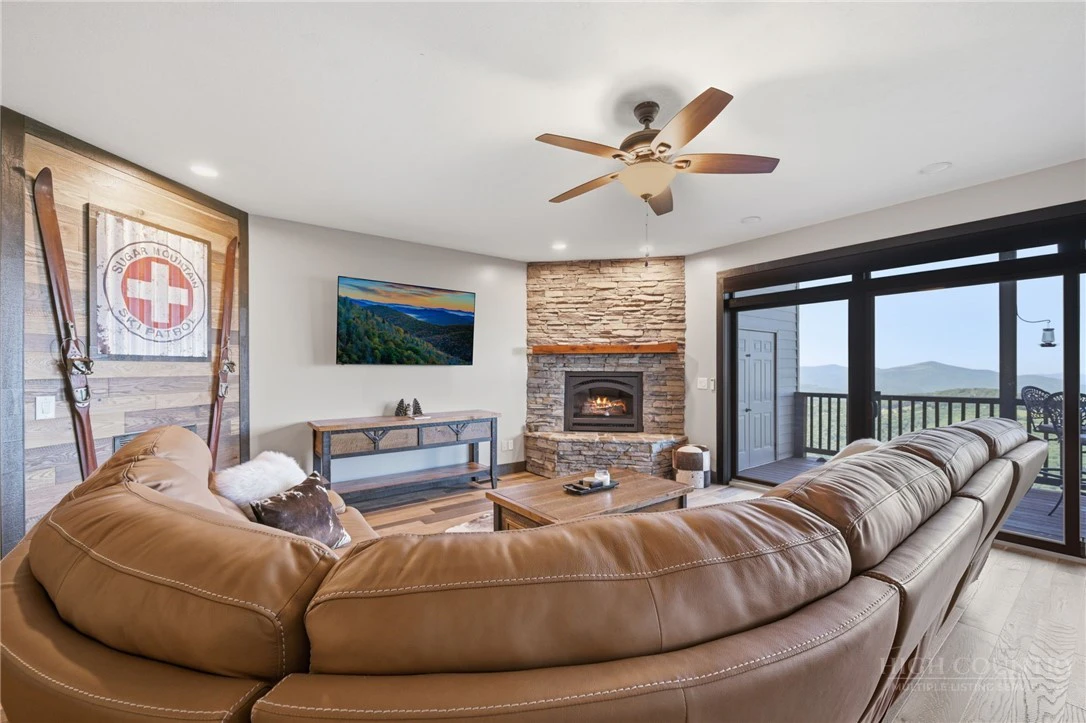 Image number 18 for the current listing
