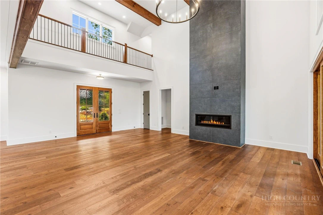 Image number 4 for the current listing