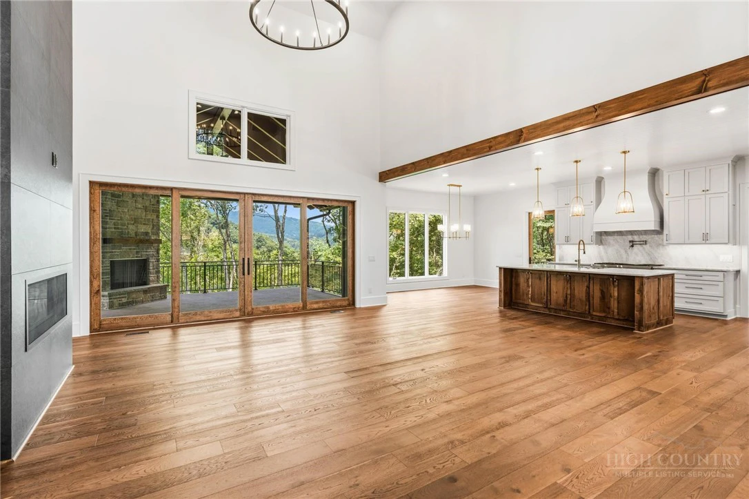 Image number 8 for the current listing