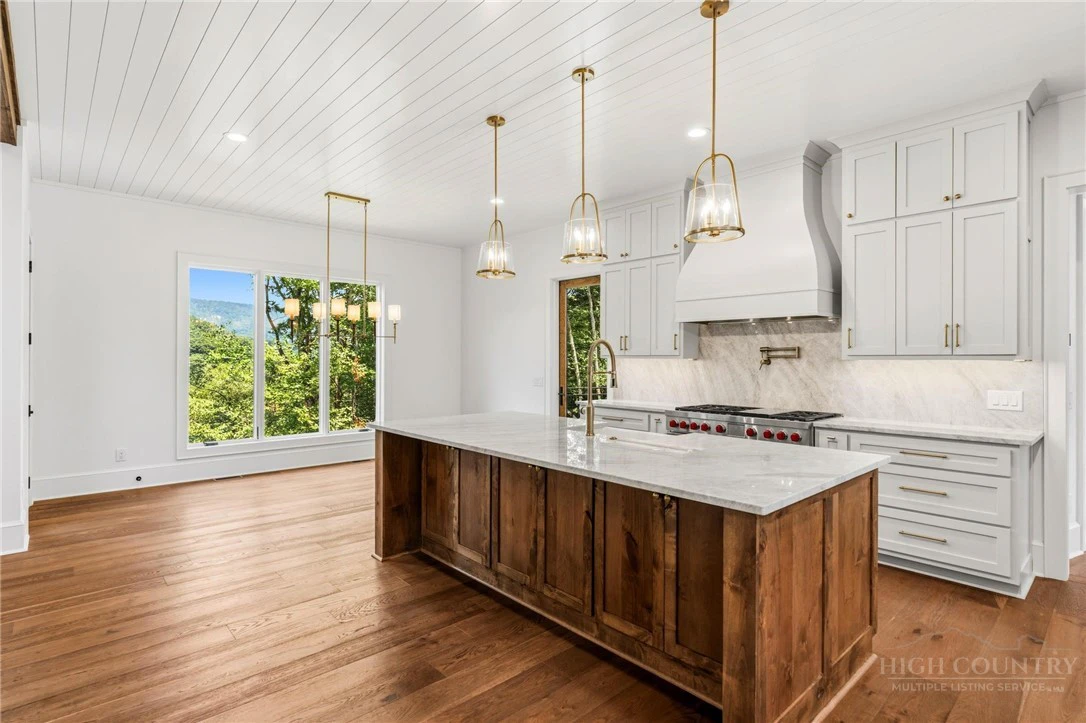 Image number 9 for the current listing