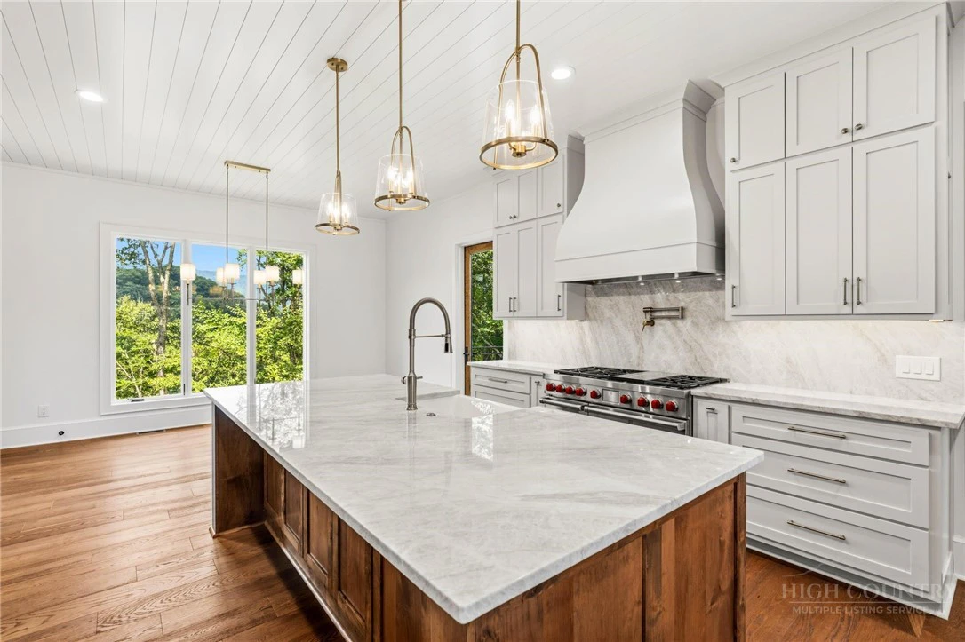 Image number 10 for the current listing
