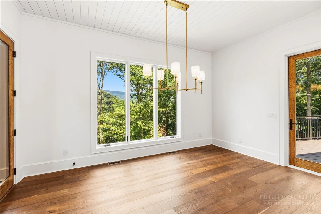 Image number 13 for the current listing