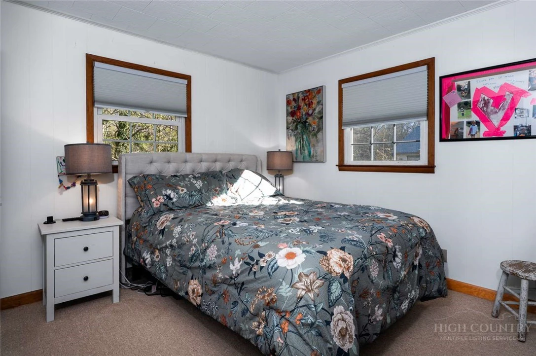Image number 21 for the current listing
