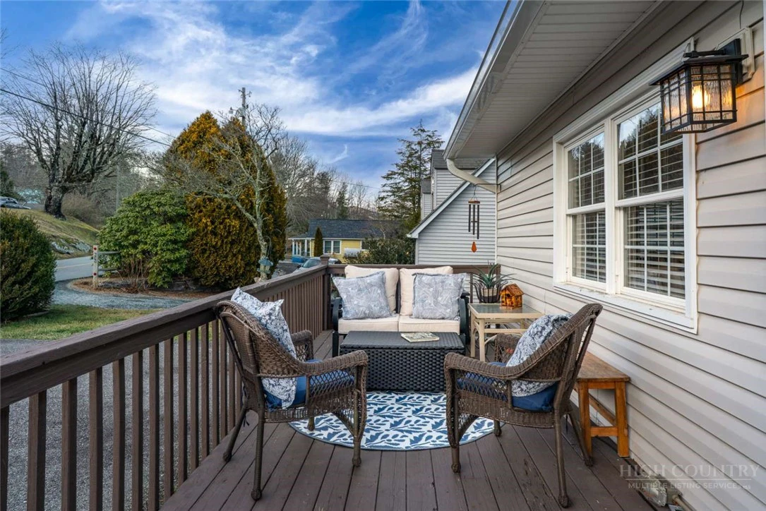 Image number 5 for the current listing