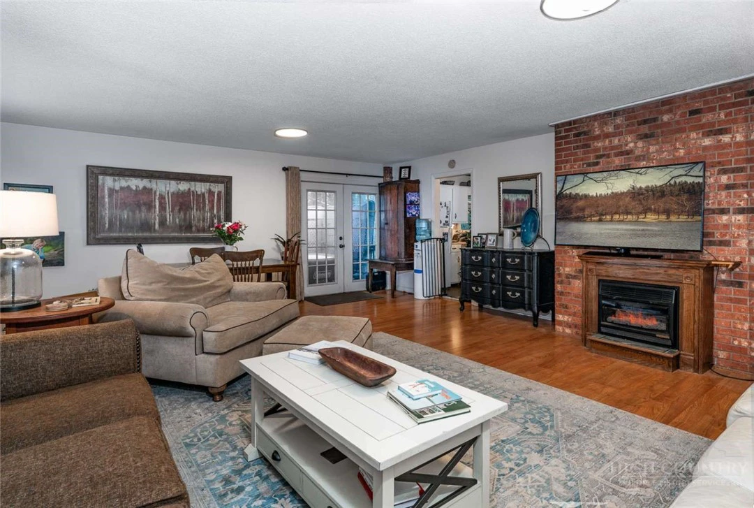 Image number 8 for the current listing