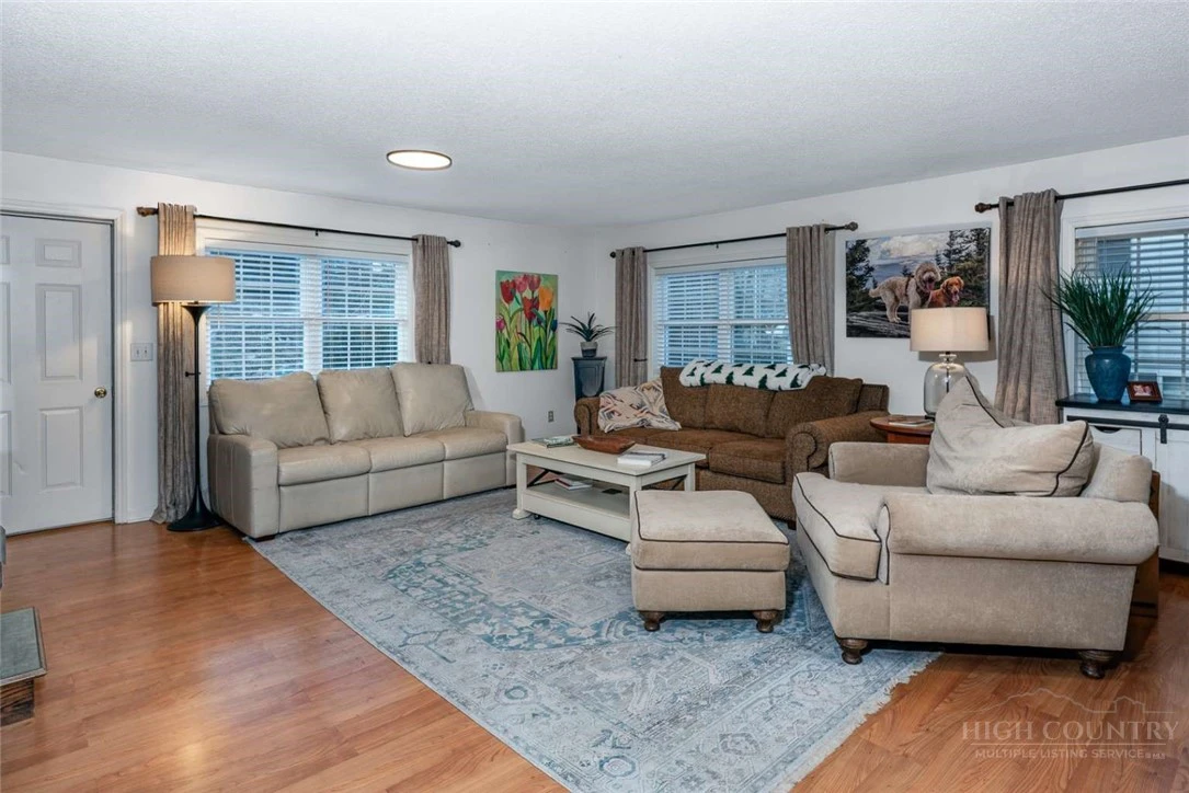 Image number 10 for the current listing