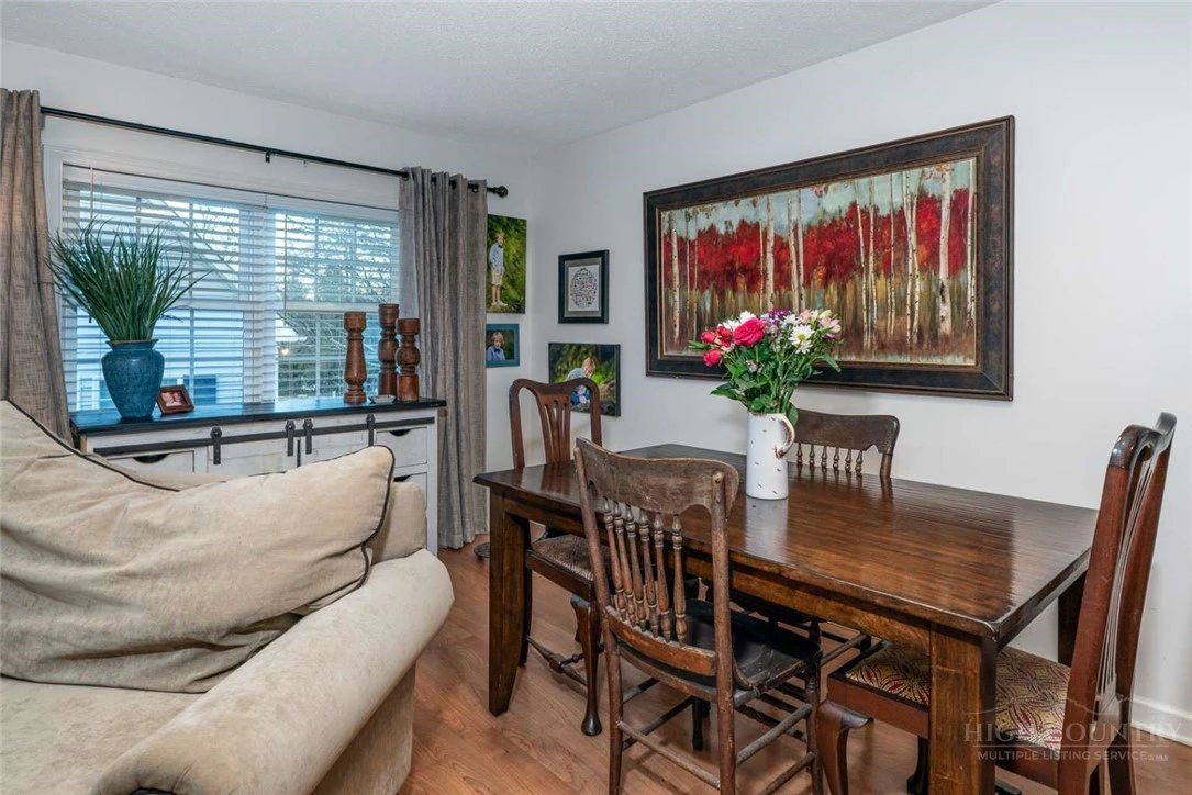Image number 13 for the current listing