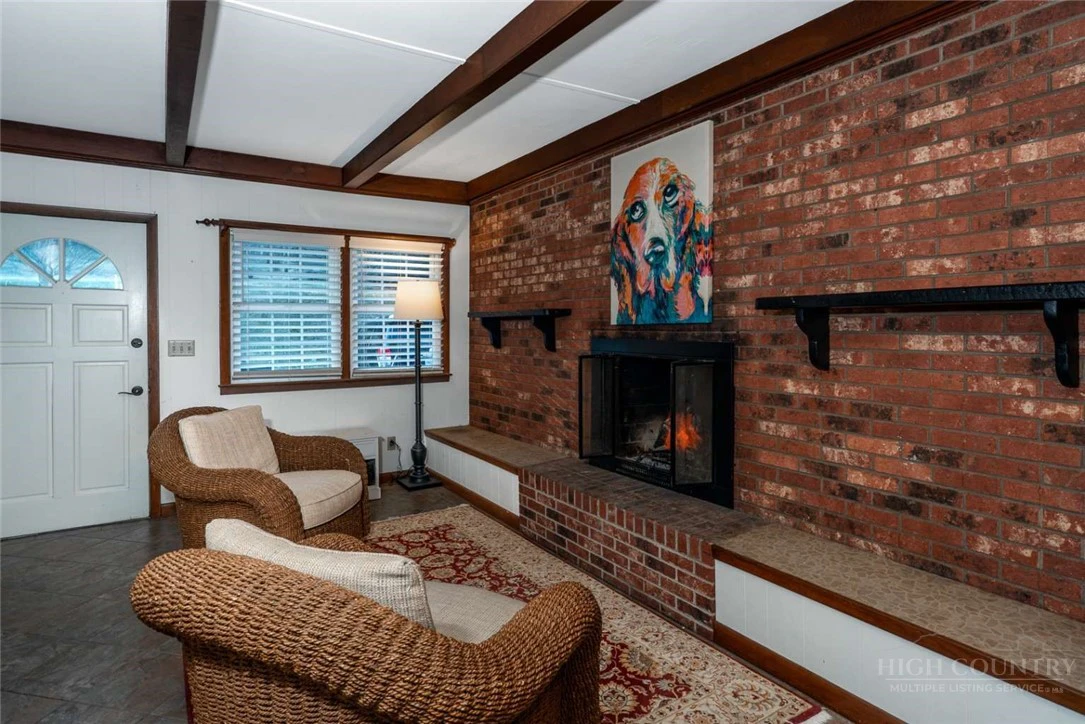 Image number 14 for the current listing