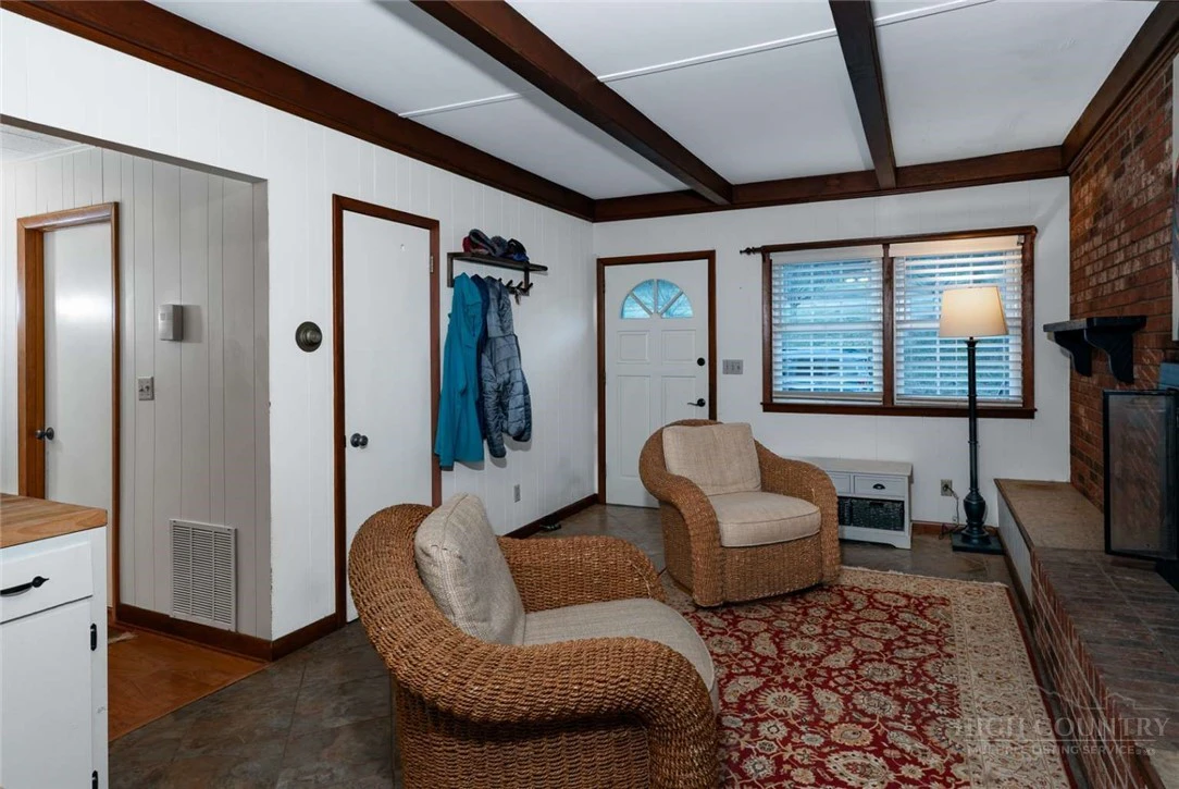 Image number 15 for the current listing