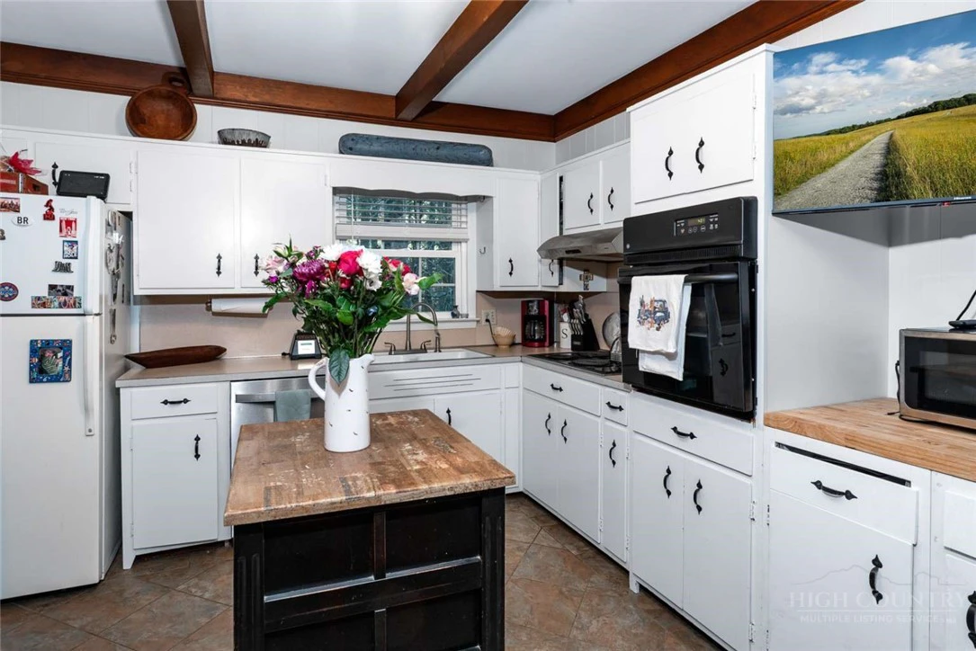 Image number 17 for the current listing