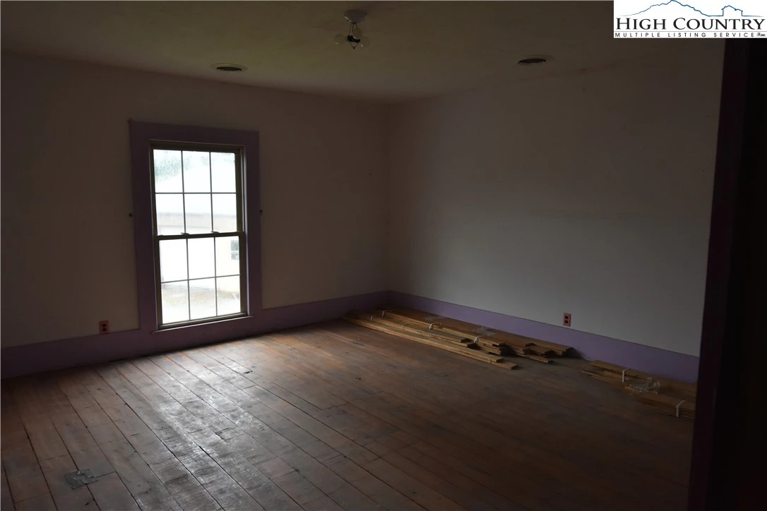 Image number 14 for the current listing