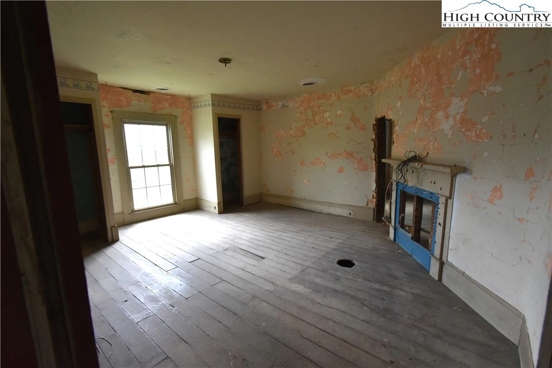 Image number 12 for the current listing